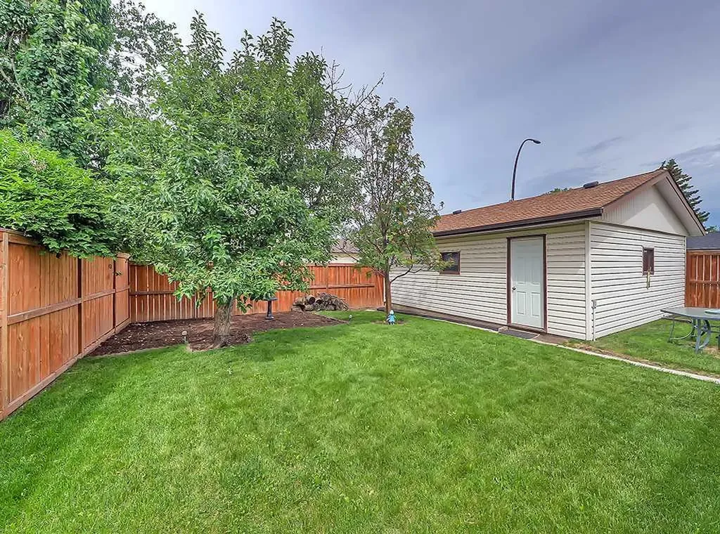 3135 60 Street NE Calgary AB T1Y 2R2