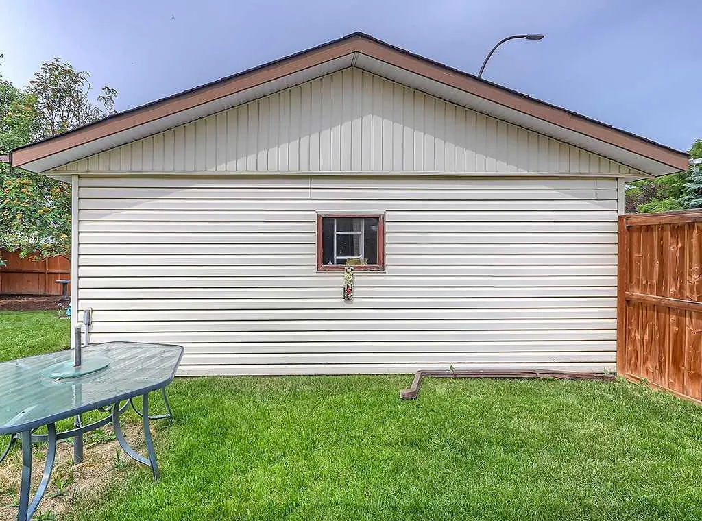 3135 60 Street NE Calgary AB T1Y 2R2