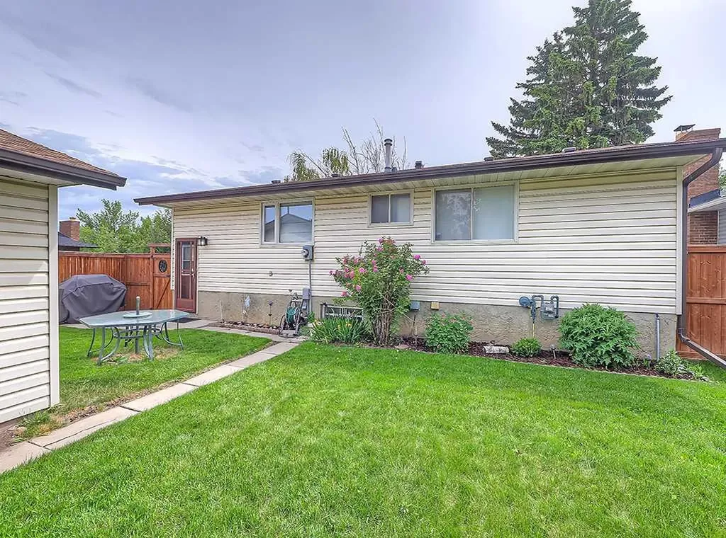 3135 60 Street NE Calgary AB T1Y 2R2