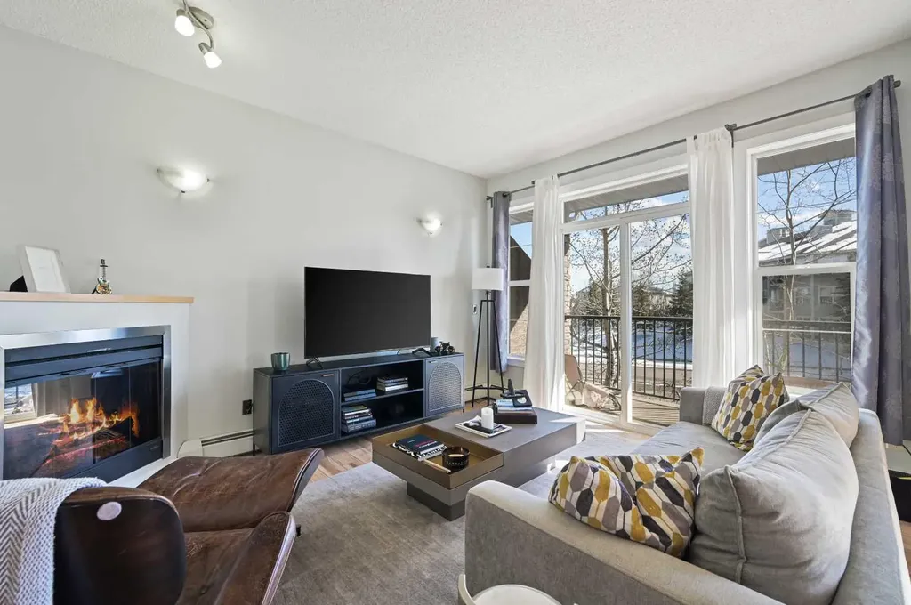 211 Aspen Stone Boulevard SW Calgary AB T3H0K1