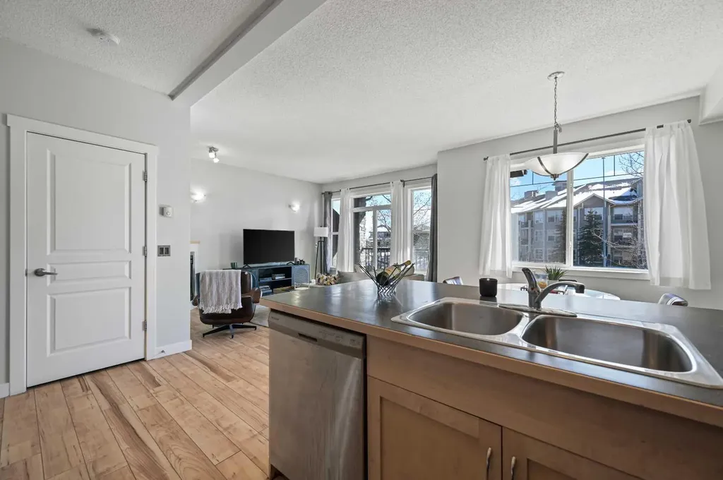 211 Aspen Stone Boulevard SW Calgary AB T3H0K1