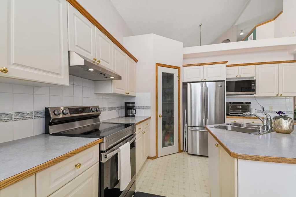 160 Douglas Ridge Green SE Calgary AB T2Z 2T3