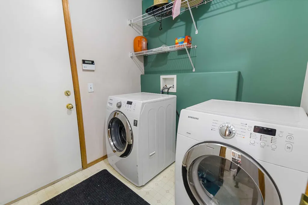 160 Douglas Ridge Green SE Calgary AB T2Z 2T3