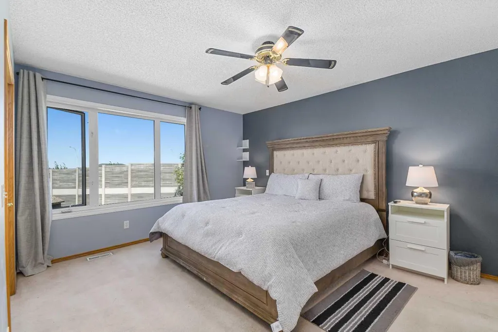 160 Douglas Ridge Green SE Calgary AB T2Z 2T3