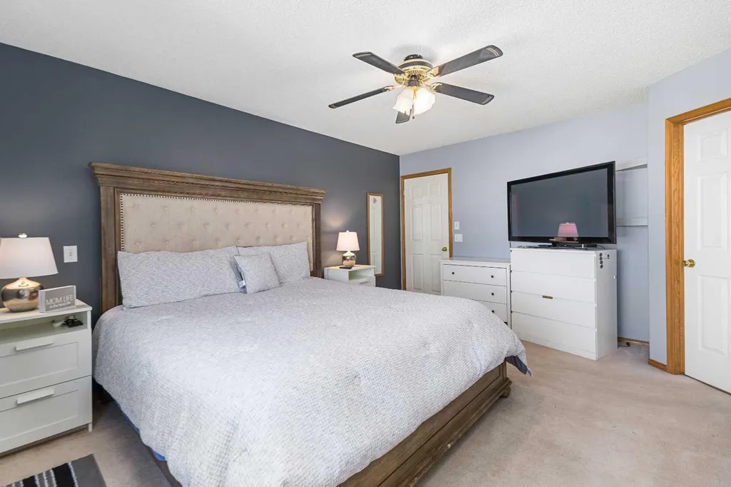 160 Douglas Ridge Green SE Calgary AB T2Z 2T3