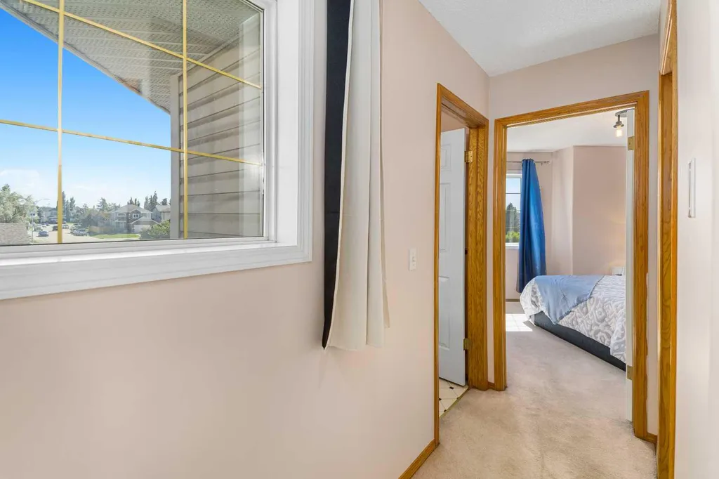 160 Douglas Ridge Green SE Calgary AB T2Z 2T3