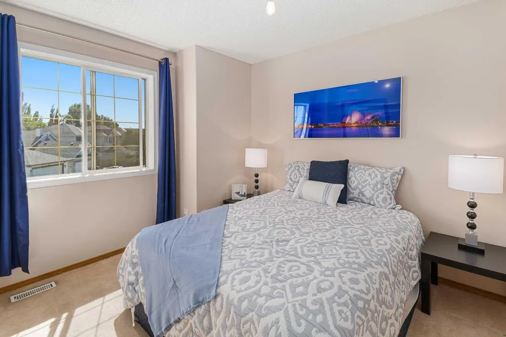 160 Douglas Ridge Green SE Calgary AB T2Z 2T3
