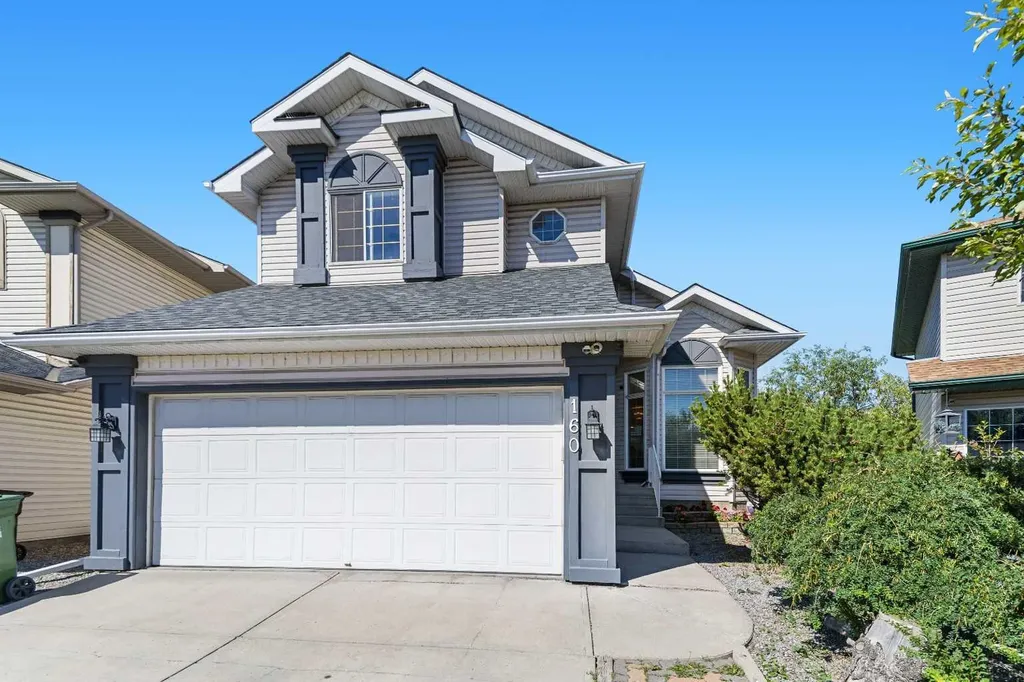 160 Douglas Ridge Green SE Calgary AB T2Z 2T3