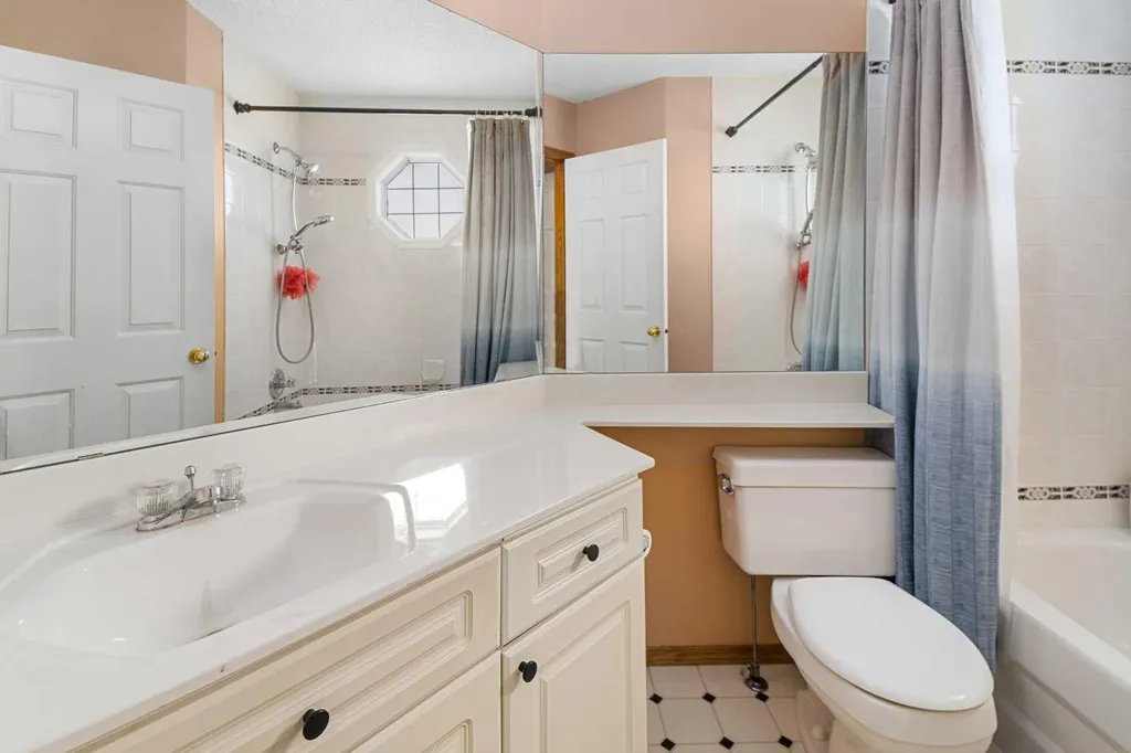 160 Douglas Ridge Green SE Calgary AB T2Z 2T3