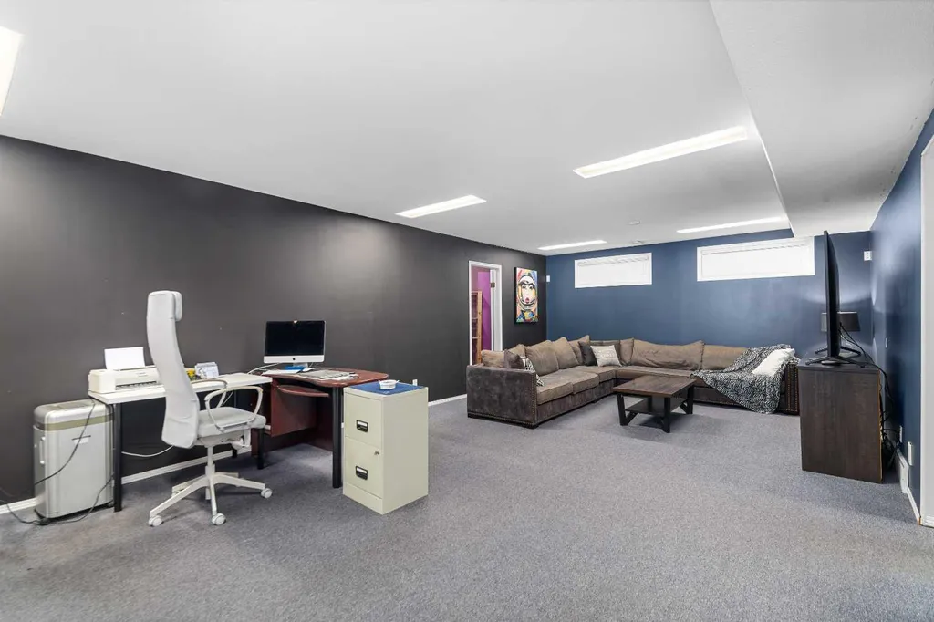 160 Douglas Ridge Green SE Calgary AB T2Z 2T3