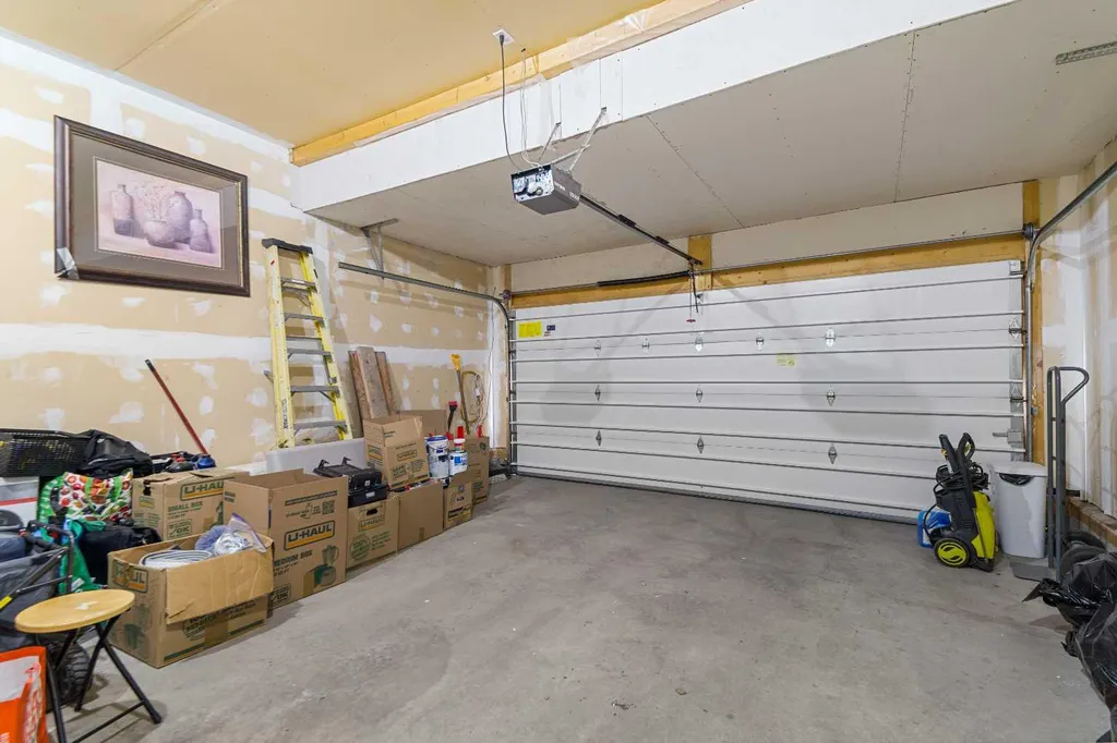 160 Douglas Ridge Green SE Calgary AB T2Z 2T3