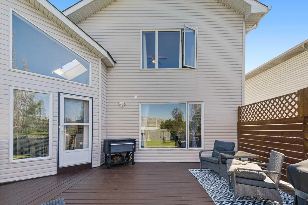 160 Douglas Ridge Green SE Calgary AB T2Z 2T3