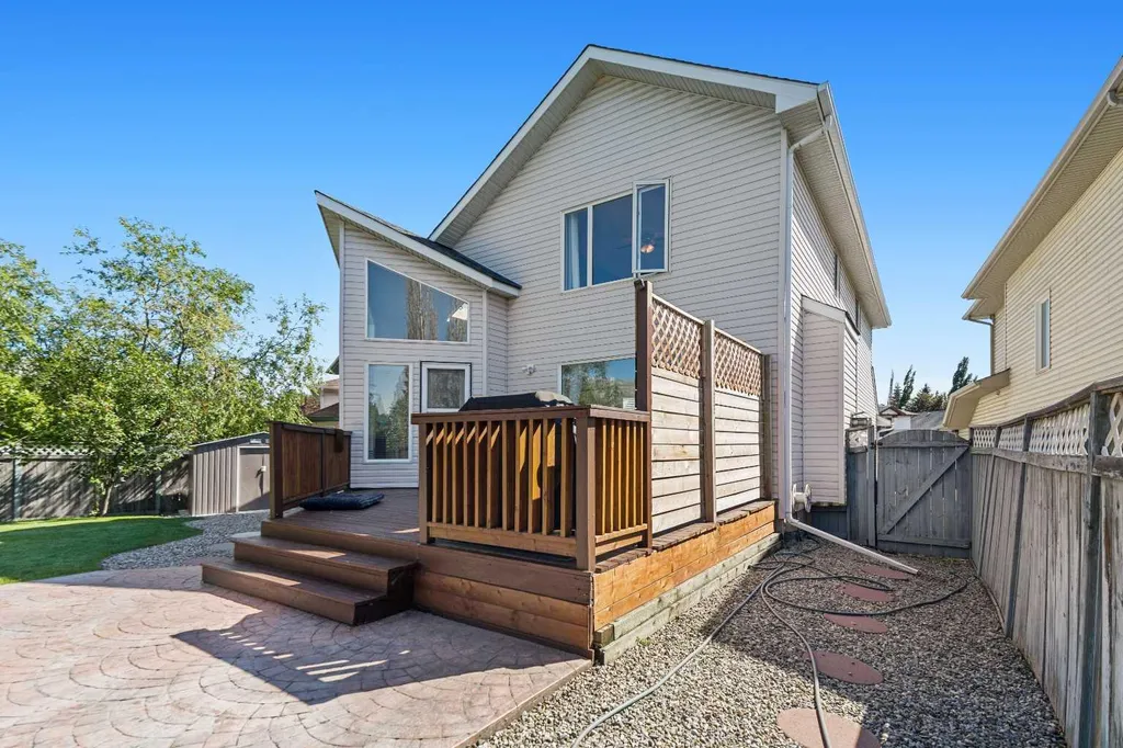 160 Douglas Ridge Green SE Calgary AB T2Z 2T3