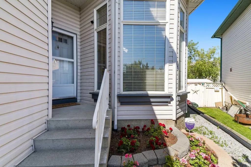 160 Douglas Ridge Green SE Calgary AB T2Z 2T3
