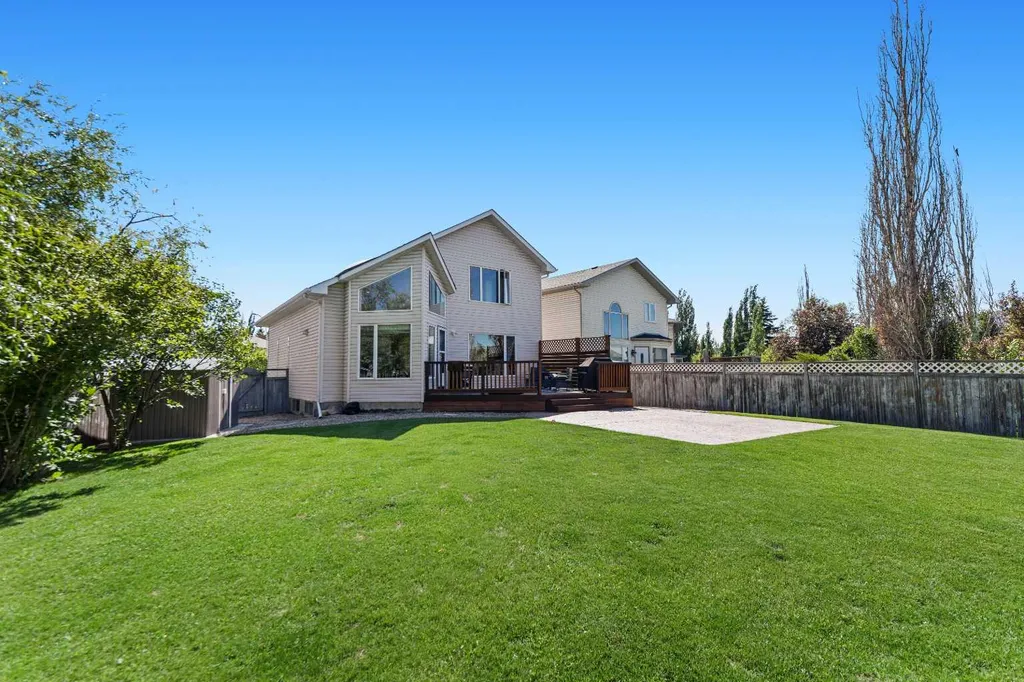160 Douglas Ridge Green SE Calgary AB T2Z 2T3