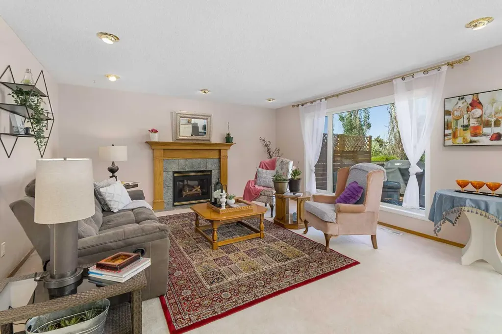 160 Douglas Ridge Green SE Calgary AB T2Z 2T3