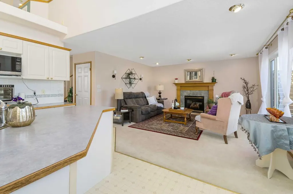 160 Douglas Ridge Green SE Calgary AB T2Z 2T3