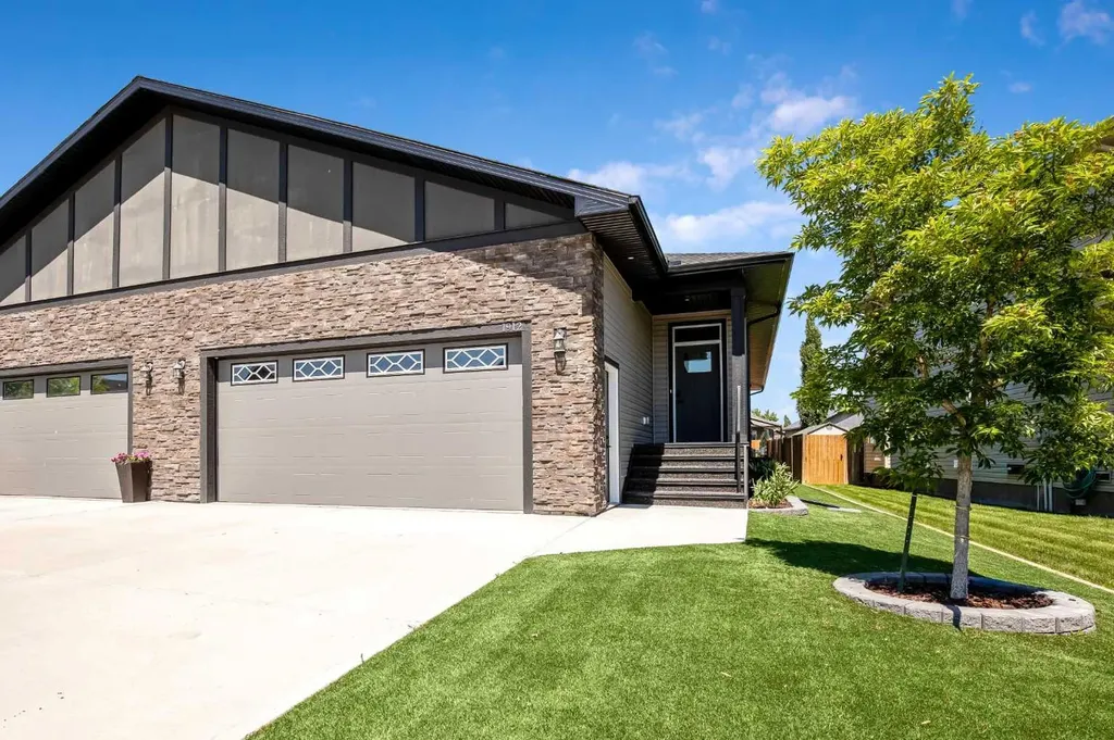 1912 High Park Circle NW High River AB T1V 0E7
