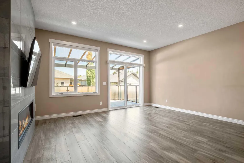 1912 High Park Circle NW High River AB T1V 0E7