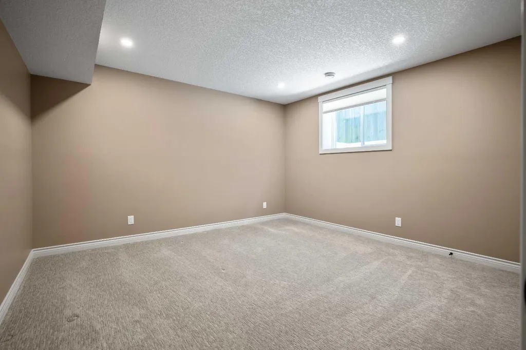 1912 High Park Circle NW High River AB T1V 0E7