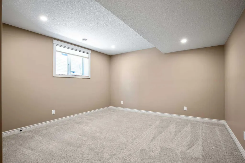 1912 High Park Circle NW High River AB T1V 0E7