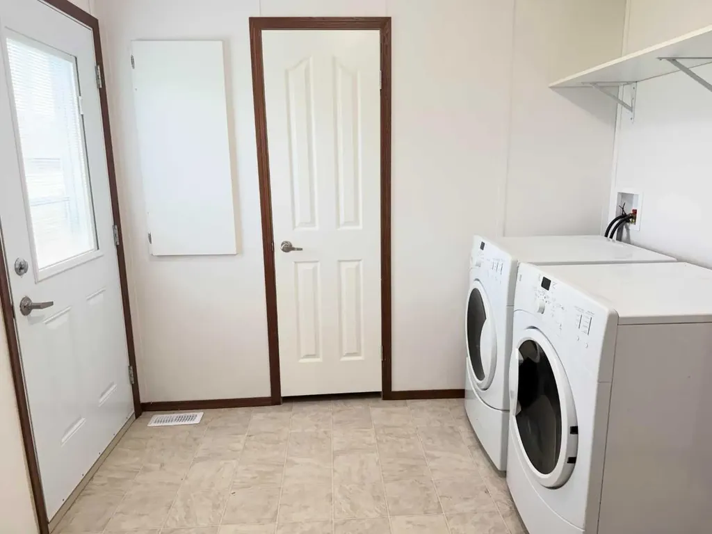 9905 103 Avenue Clairmont AB T0H 0W0