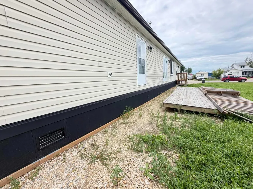 9905 103 Avenue Clairmont AB T0H 0W0