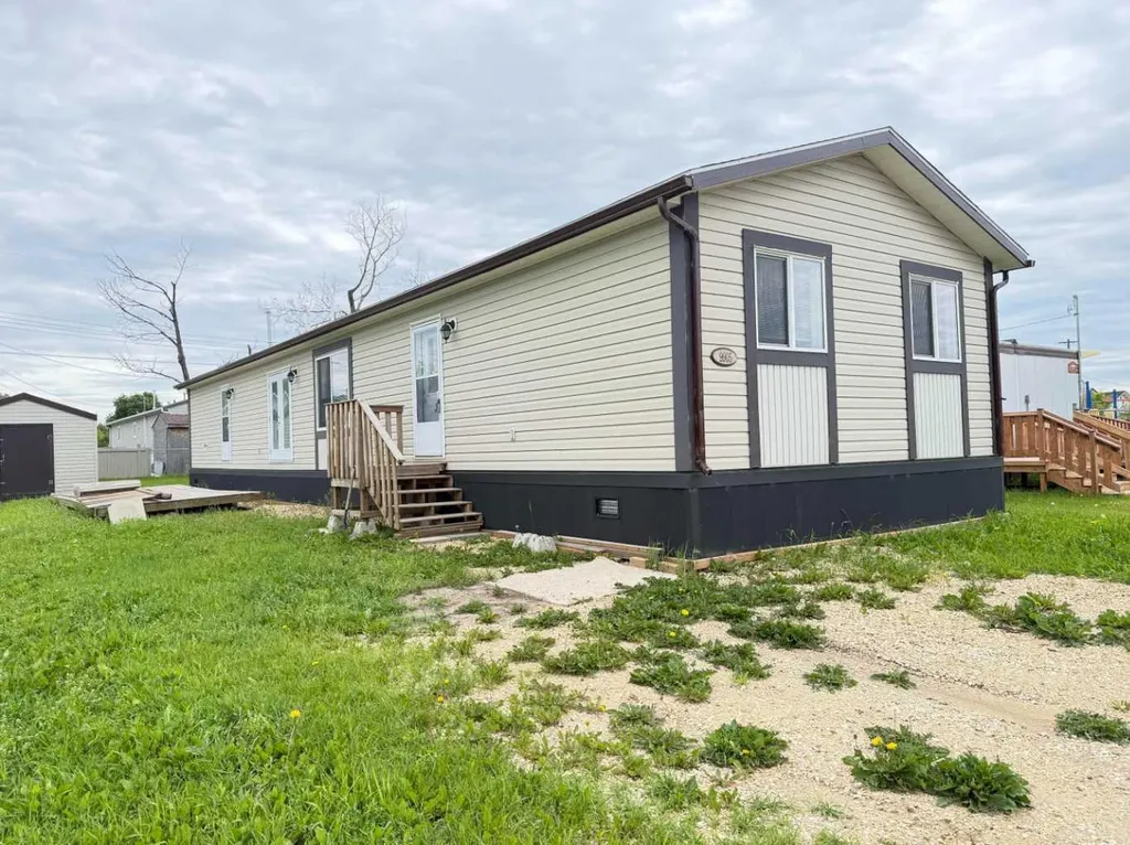 9905 103 Avenue Clairmont AB T0H 0W0