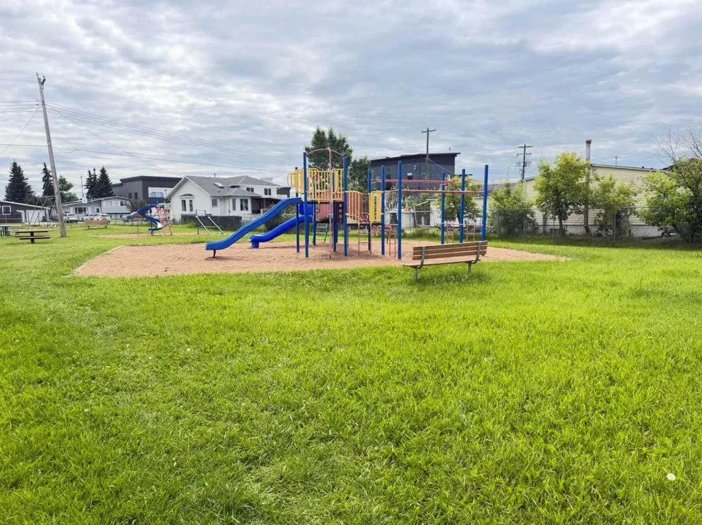 9905 103 Avenue Clairmont AB T0H 0W0