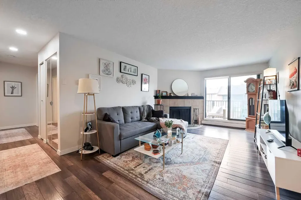 13045 6 Street SW Calgary AB T2W5H1