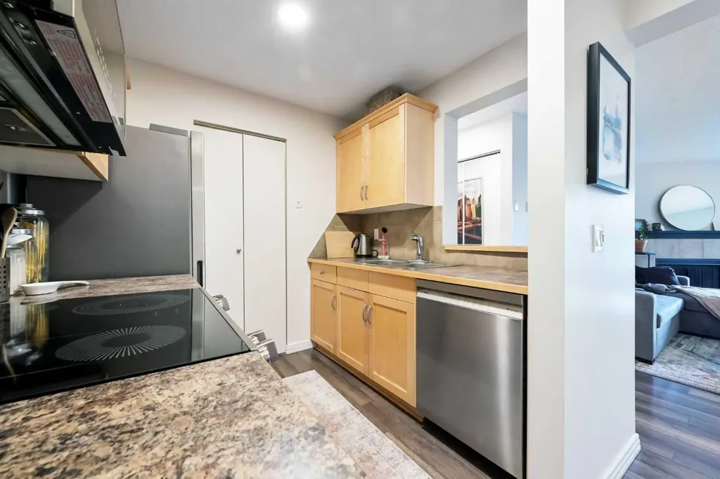 13045 6 Street SW Calgary AB T2W5H1