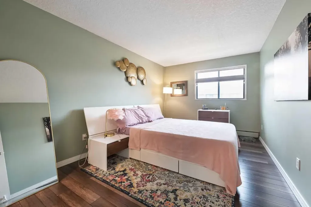 13045 6 Street SW Calgary AB T2W5H1