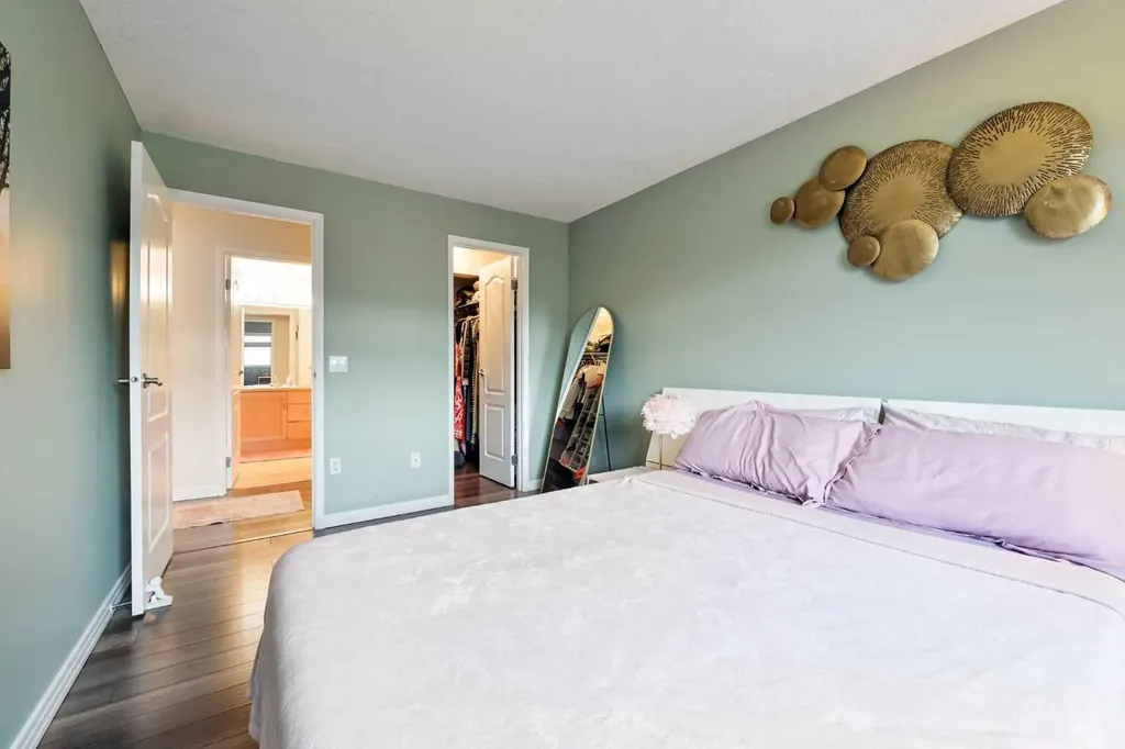 13045 6 Street SW Calgary AB T2W5H1