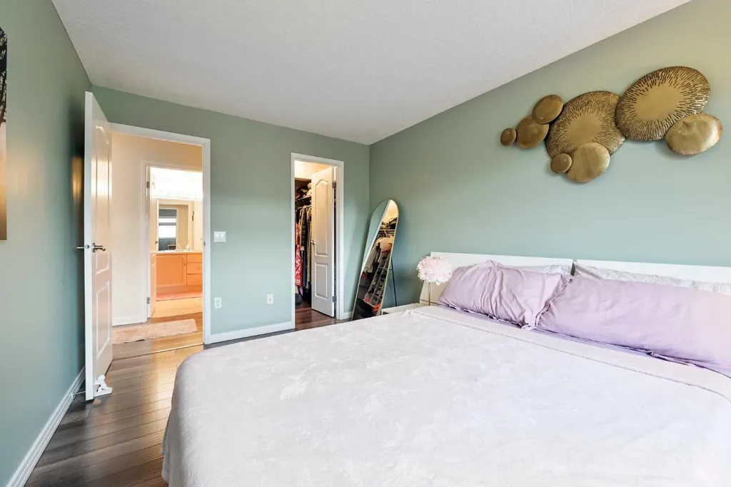 13045 6 Street SW Calgary AB T2W5H1