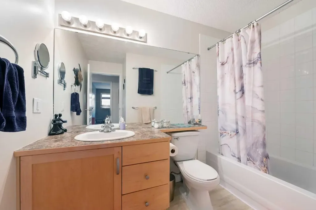 13045 6 Street SW Calgary AB T2W5H1