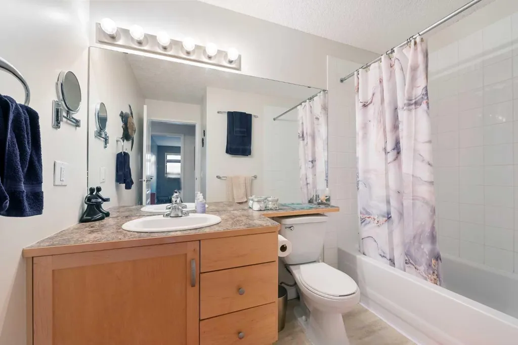 13045 6 Street SW Calgary AB T2W5H1