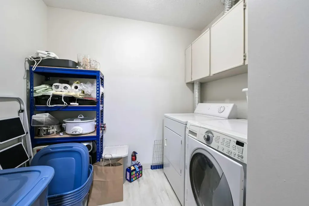 13045 6 Street SW Calgary AB T2W5H1