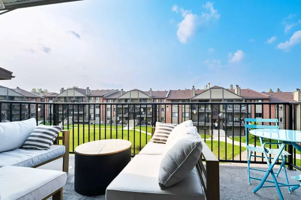 13045 6 Street SW Calgary AB T2W5H1