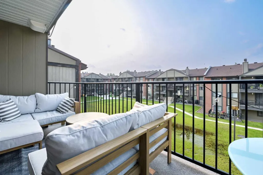 13045 6 Street SW Calgary AB T2W5H1