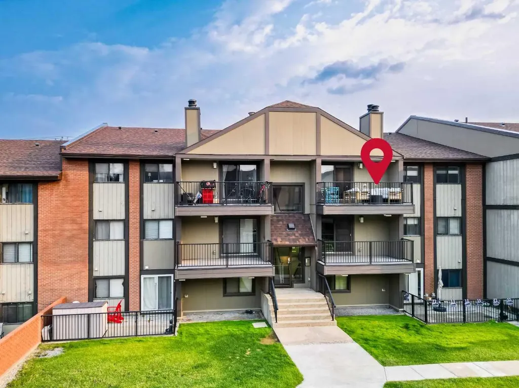 13045 6 Street SW Calgary AB T2W5H1