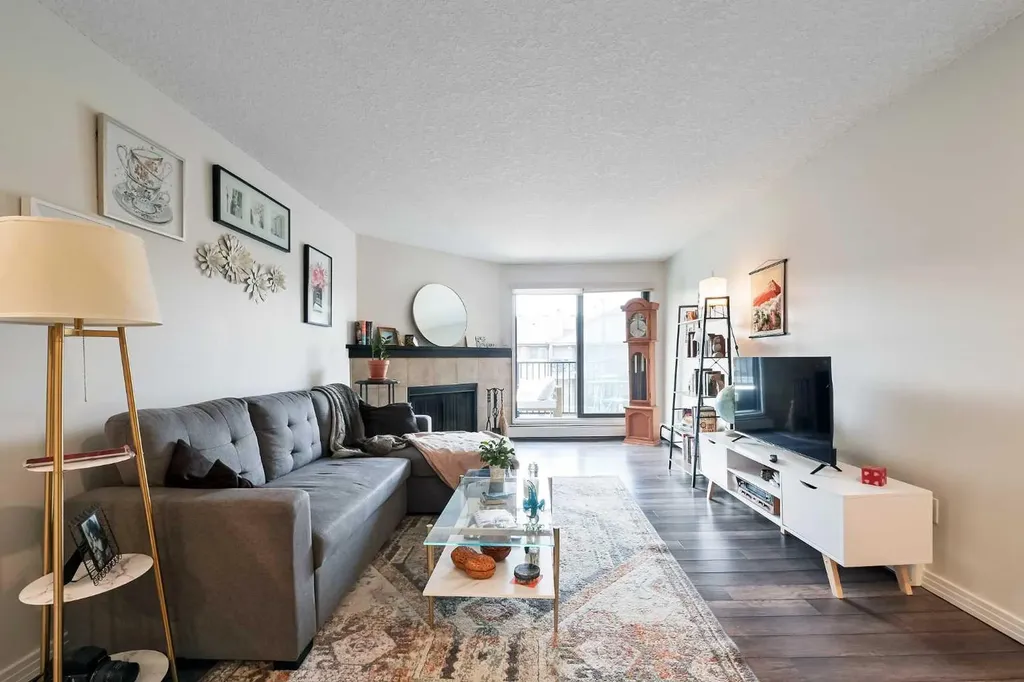 13045 6 Street SW Calgary AB T2W5H1