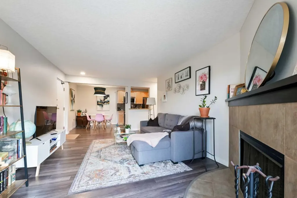 13045 6 Street SW Calgary AB T2W5H1