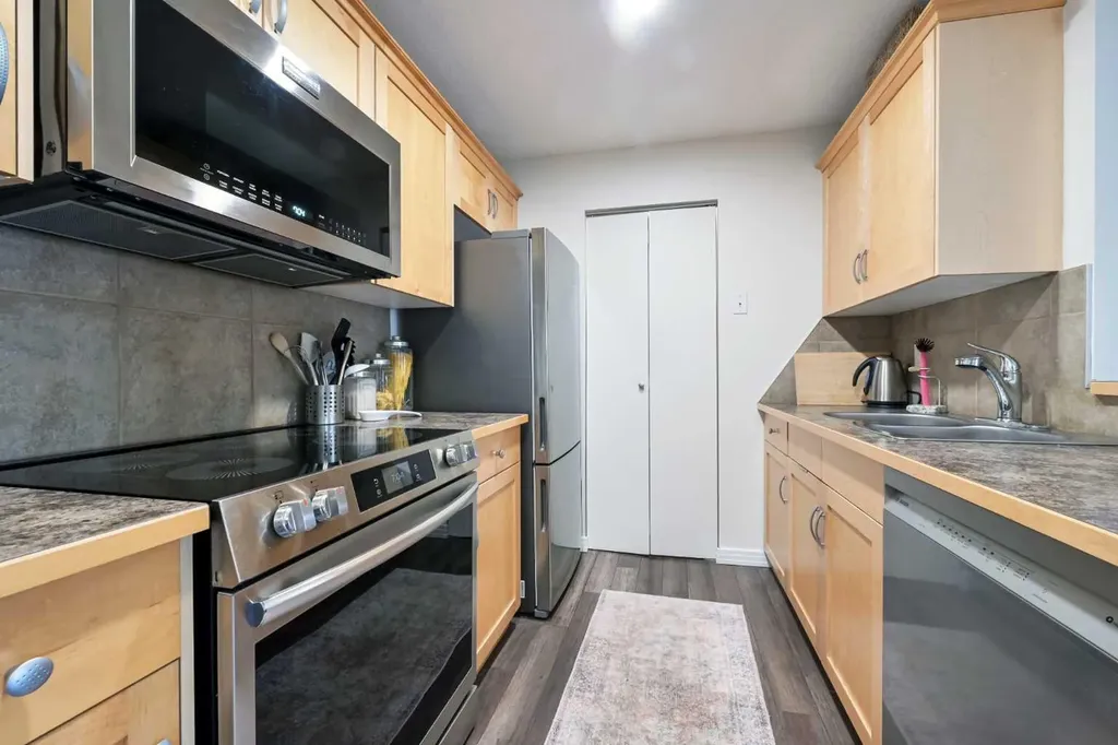 13045 6 Street SW Calgary AB T2W5H1