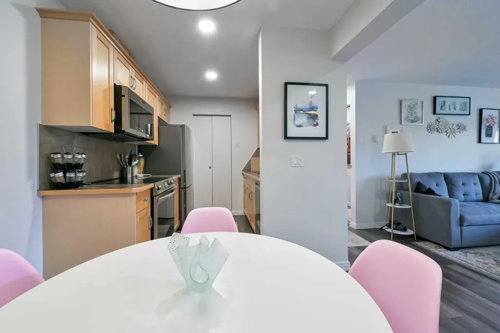 13045 6 Street SW Calgary AB T2W5H1