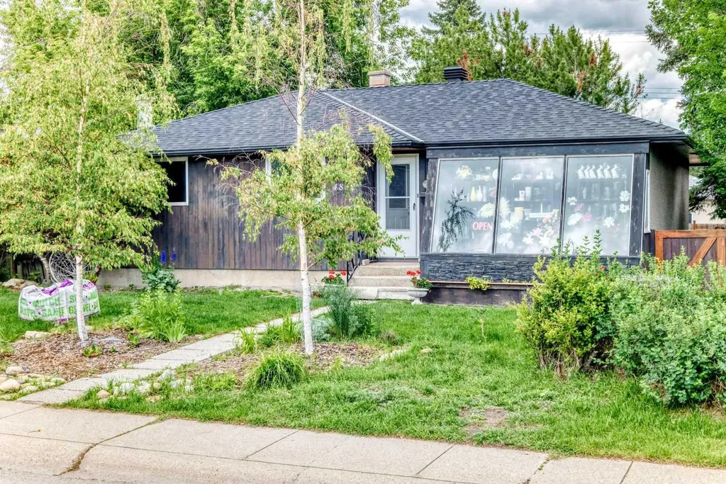 4832 Worcester Drive SW Calgary AB T3C3L6