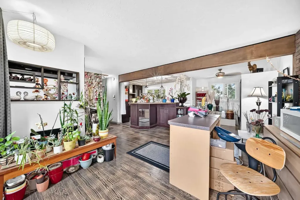 4832 Worcester Drive SW Calgary AB T3C3L6