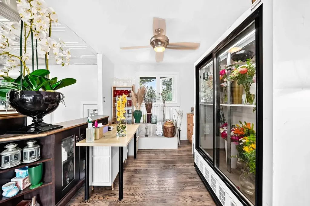 4832 Worcester Drive SW Calgary AB T3C3L6