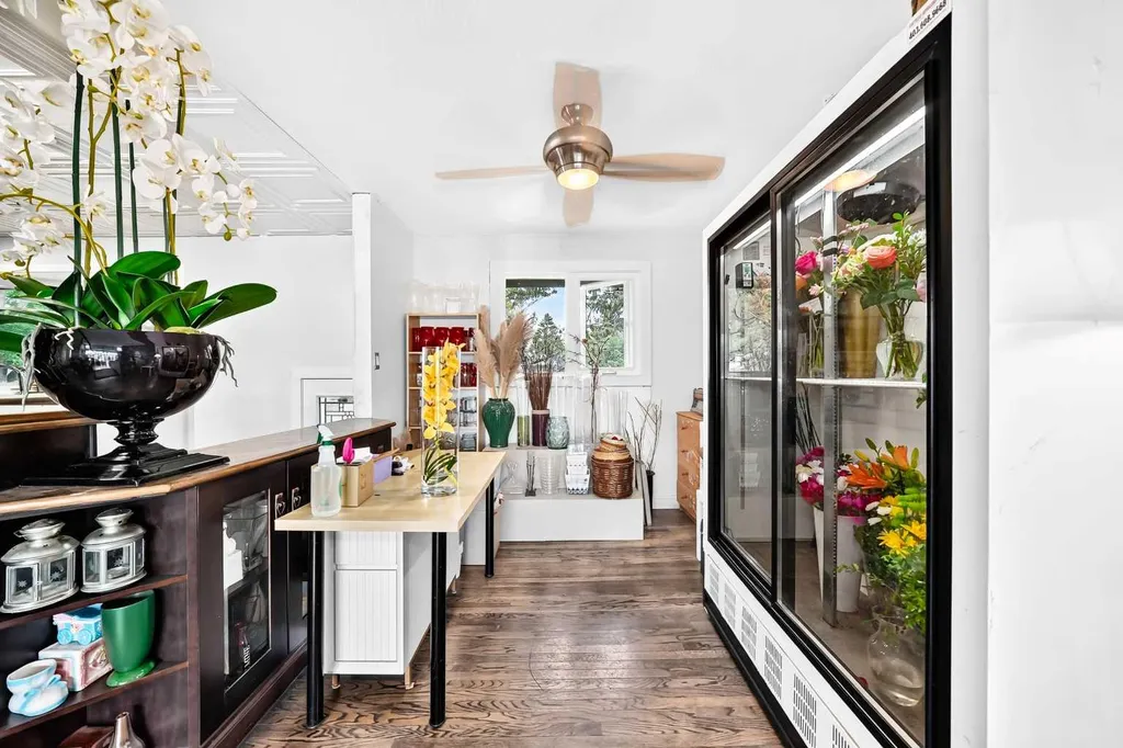 4832 Worcester Drive SW Calgary AB T3C3L6