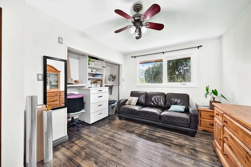 4832 Worcester Drive SW Calgary AB T3C3L6