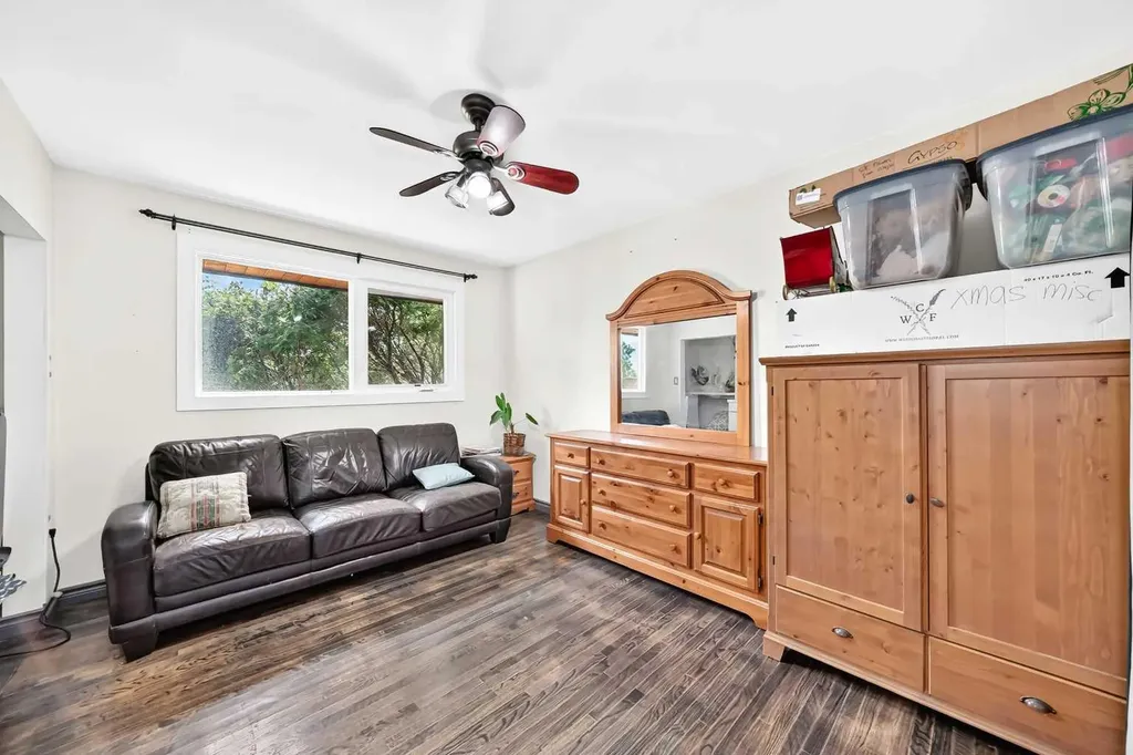 4832 Worcester Drive SW Calgary AB T3C3L6